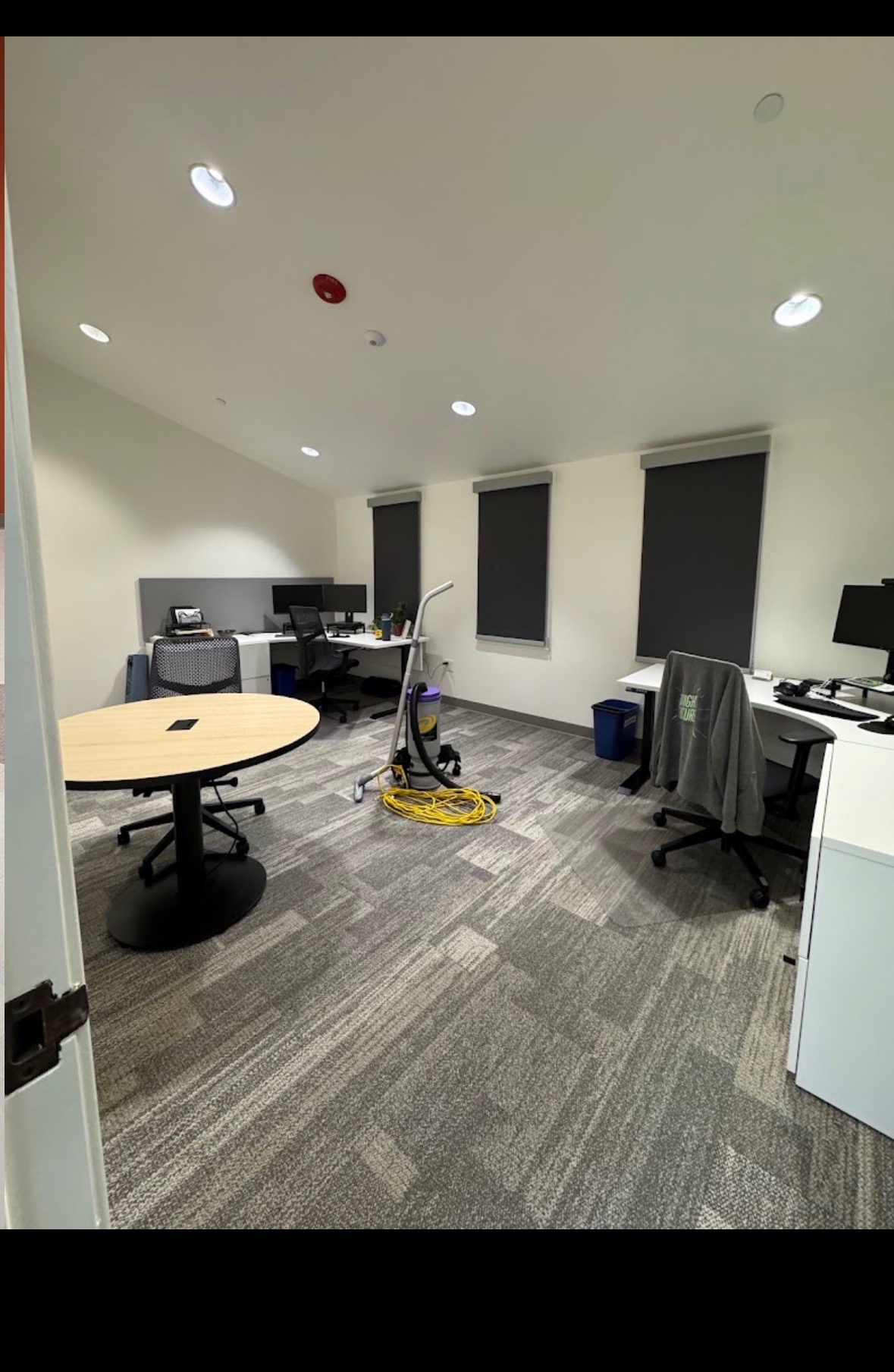 Detailed workspace cleaning